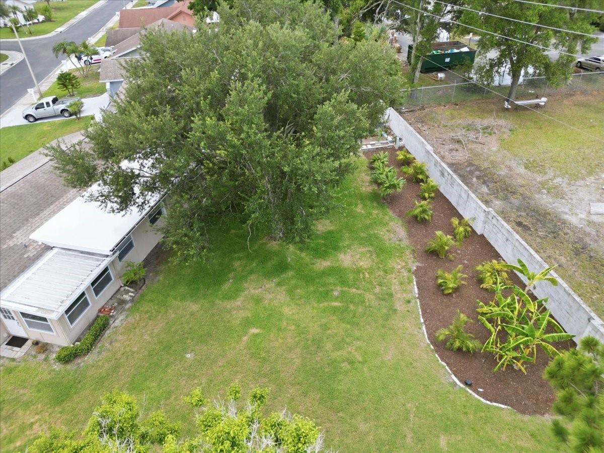 LAKES UNIT I THE - Residential