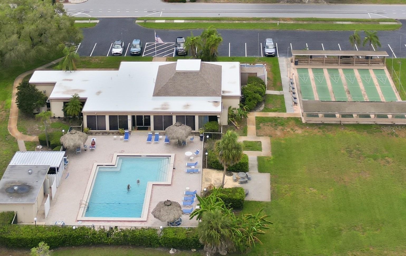 LAKES UNIT I THE - Residential