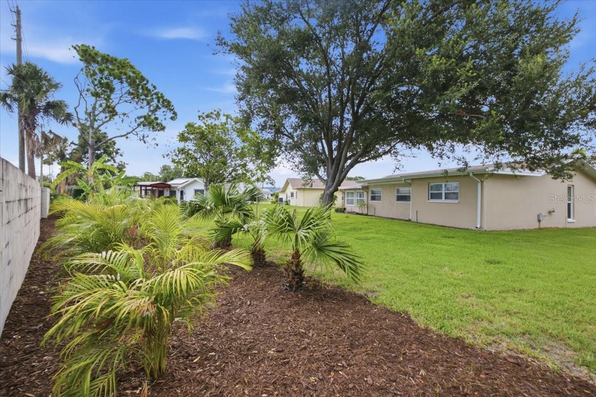 LAKES UNIT I THE - Residential