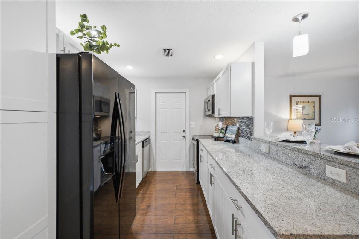 LAKES UNIT I THE - Residential
