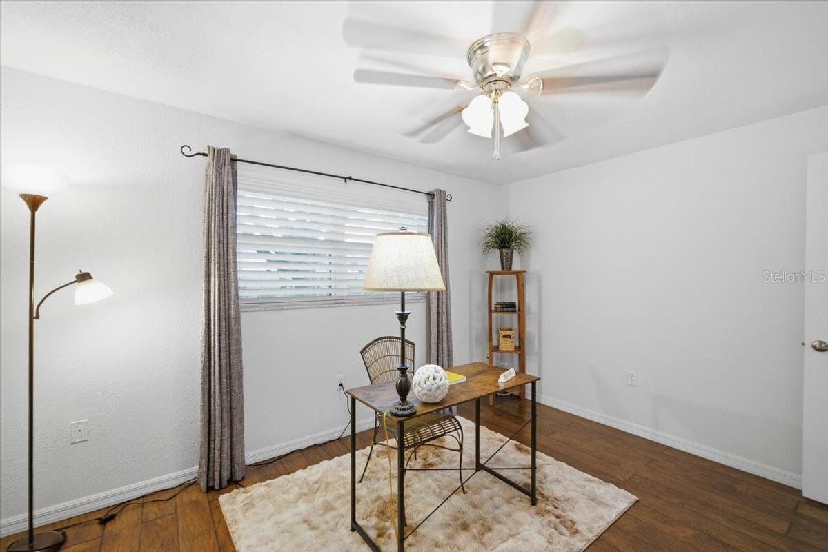 LAKES UNIT I THE - Residential