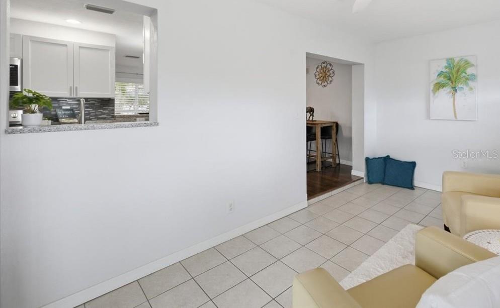 LAKES UNIT I THE - Residential