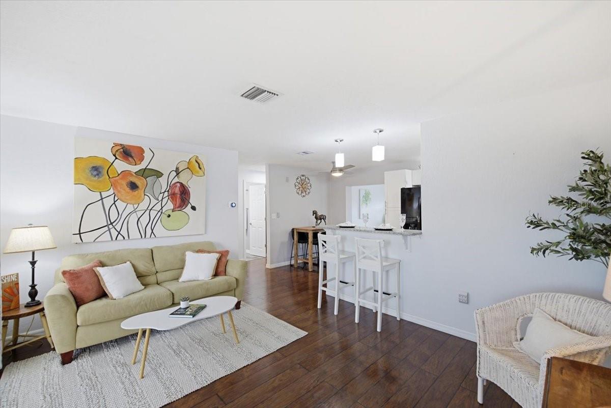 LAKES UNIT I THE - Residential