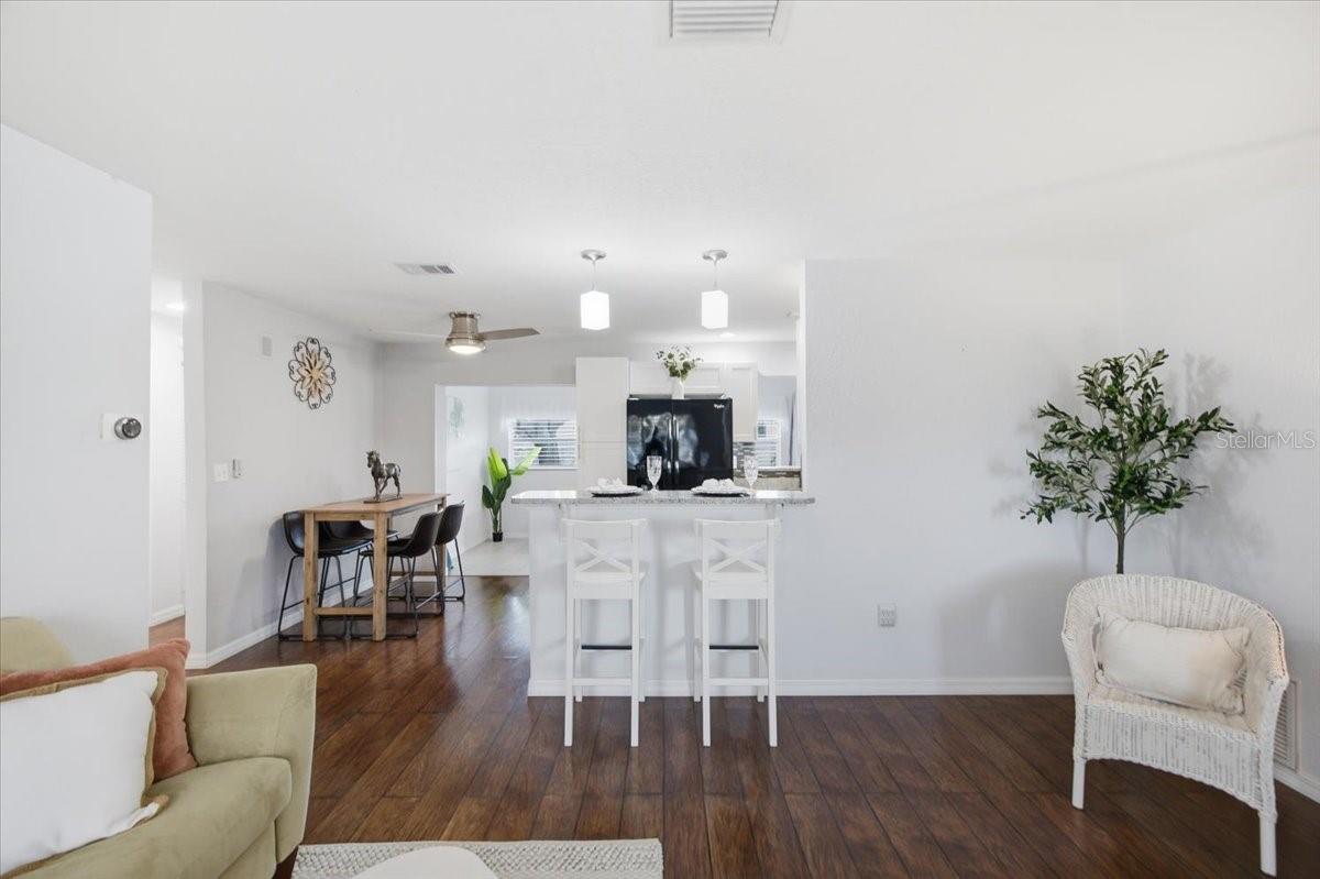 LAKES UNIT I THE - Residential