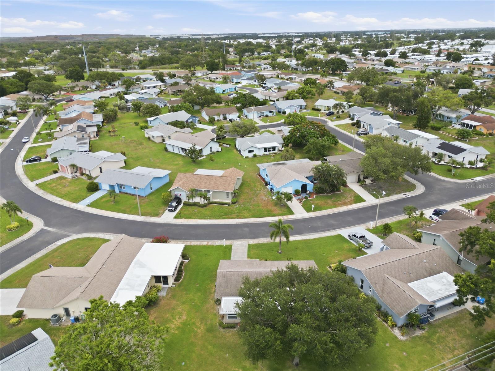 LAKES UNIT I THE - Residential