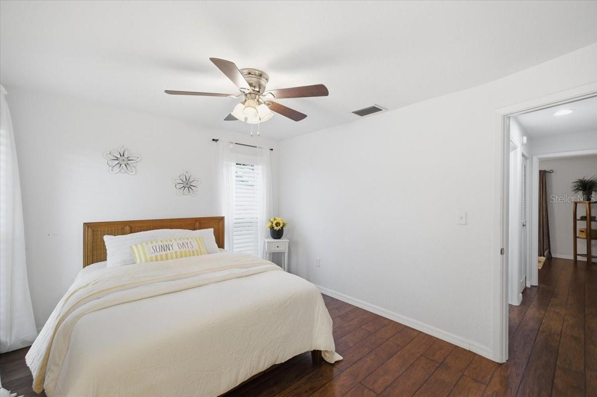 LAKES UNIT I THE - Residential