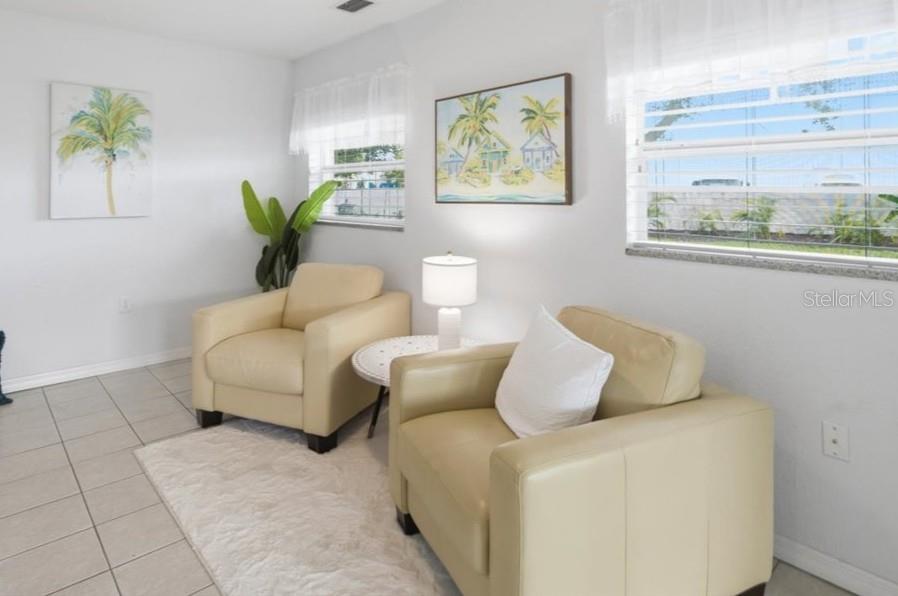 LAKES UNIT I THE - Residential