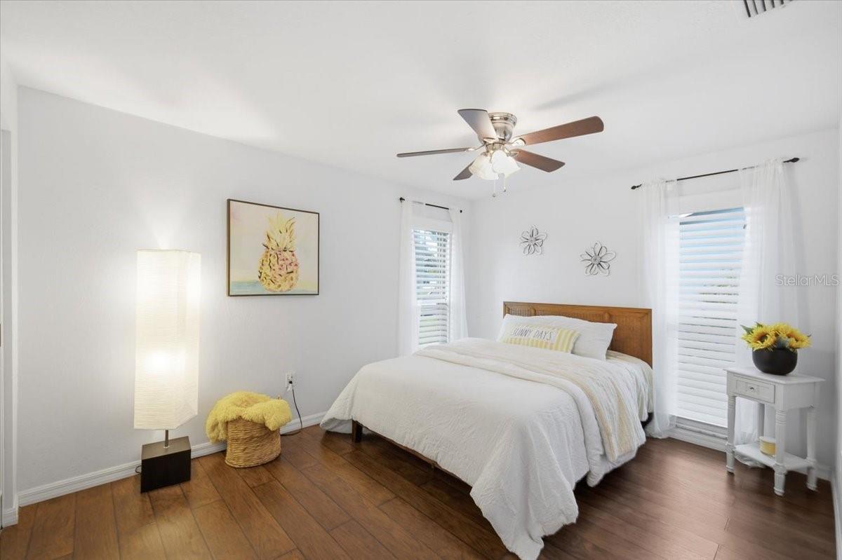 LAKES UNIT I THE - Residential
