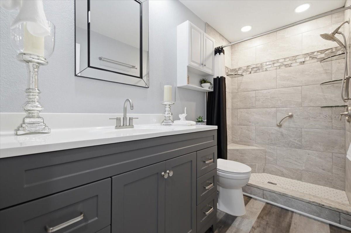 LAKES UNIT I THE - Residential