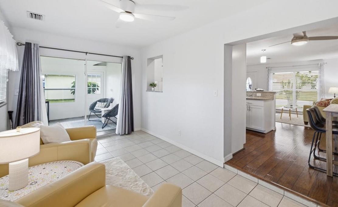 LAKES UNIT I THE - Residential