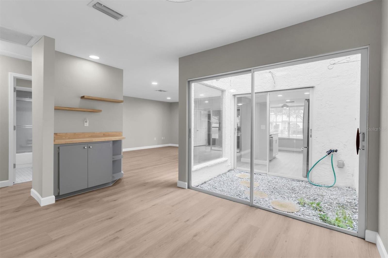 CHATEAU VILLAGE CONDO 01 - Residential
