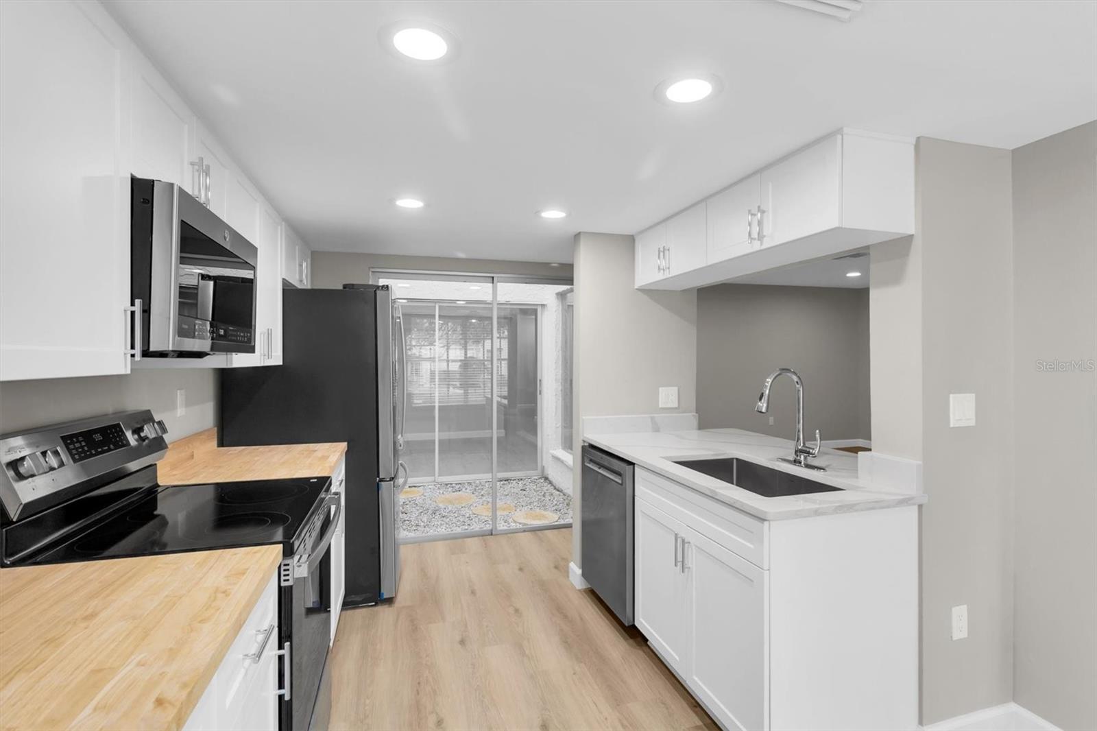 CHATEAU VILLAGE CONDO 01 - Residential