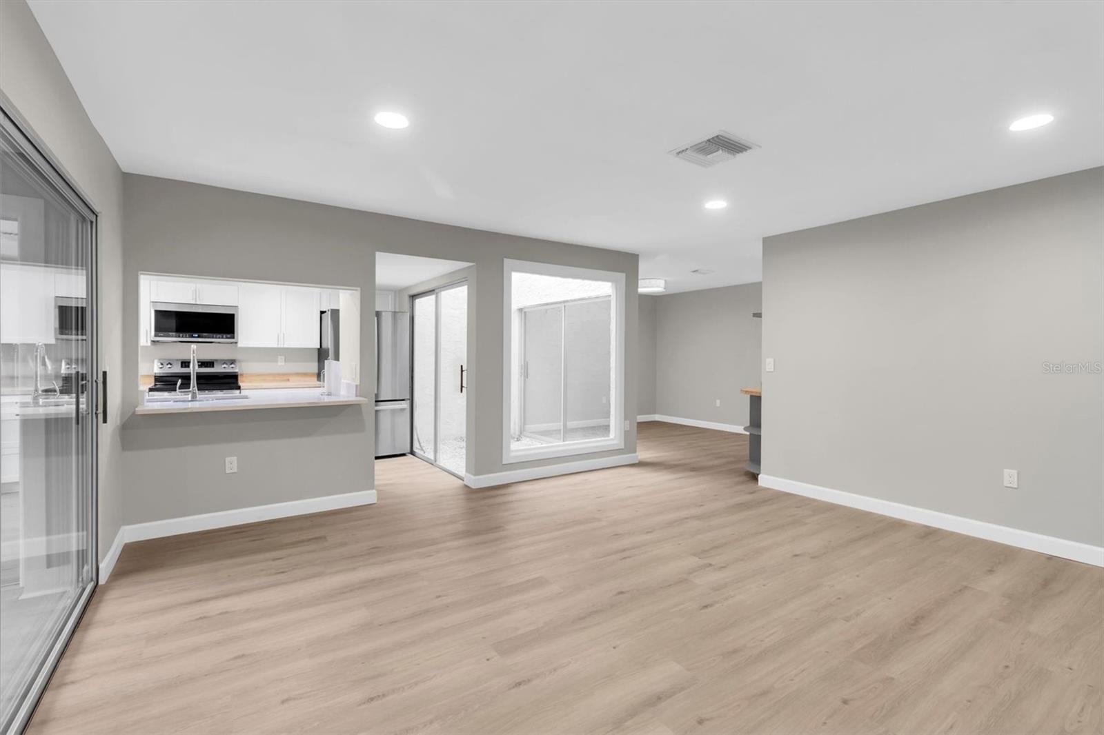 CHATEAU VILLAGE CONDO 01 - Residential
