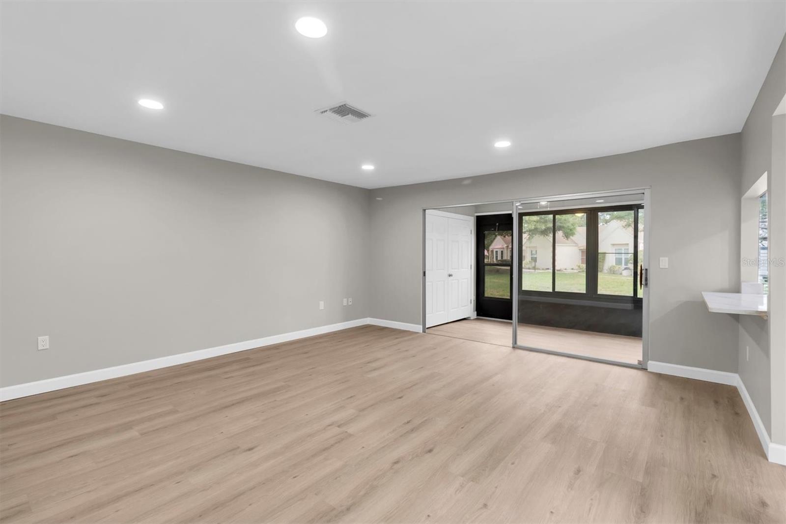 CHATEAU VILLAGE CONDO 01 - Residential