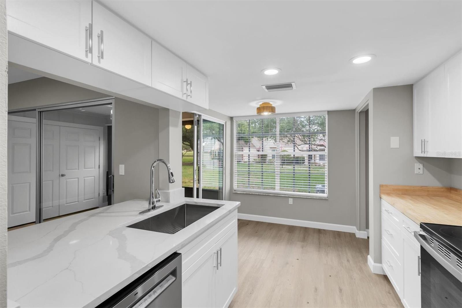 CHATEAU VILLAGE CONDO 01 - Residential