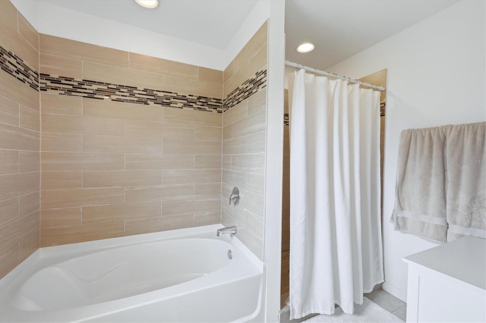 ROTONDA LAKES - Residential