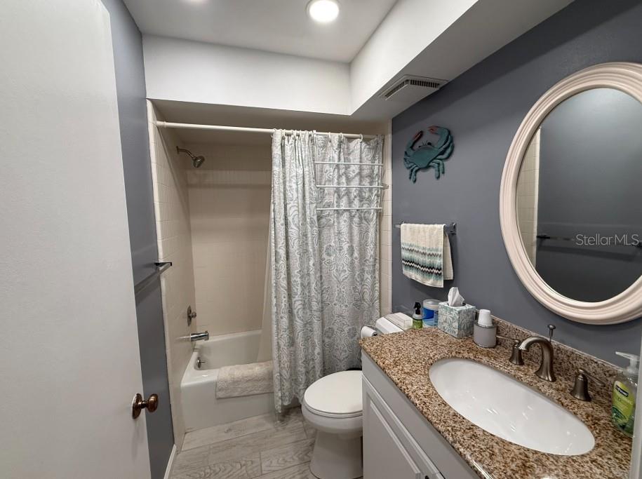 VALENCIA GARDEN - Residential Lease