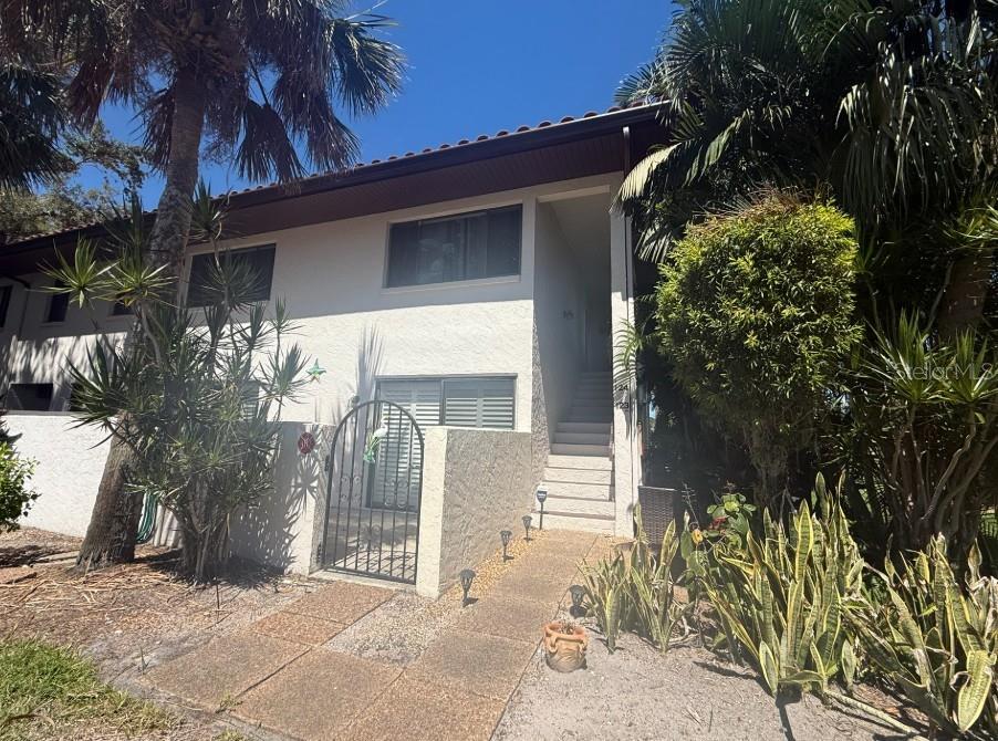 VALENCIA GARDEN - Residential Lease