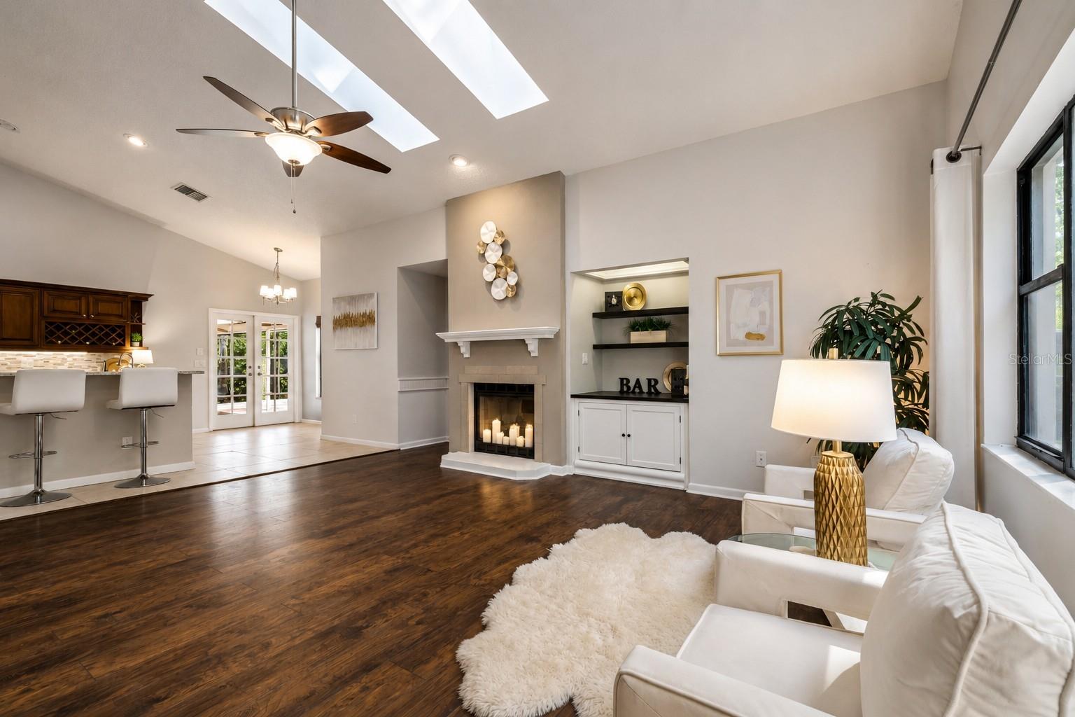 SHADOWLAKE VILLAGE AT WOODFIELD - Residential