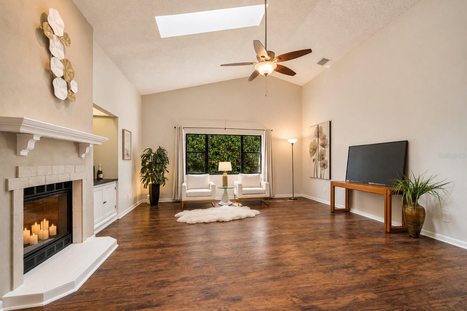 SHADOWLAKE VILLAGE AT WOODFIELD - Residential