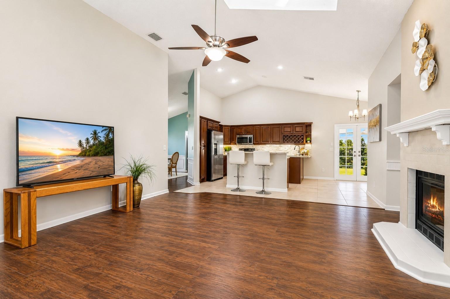 SHADOWLAKE VILLAGE AT WOODFIELD - Residential