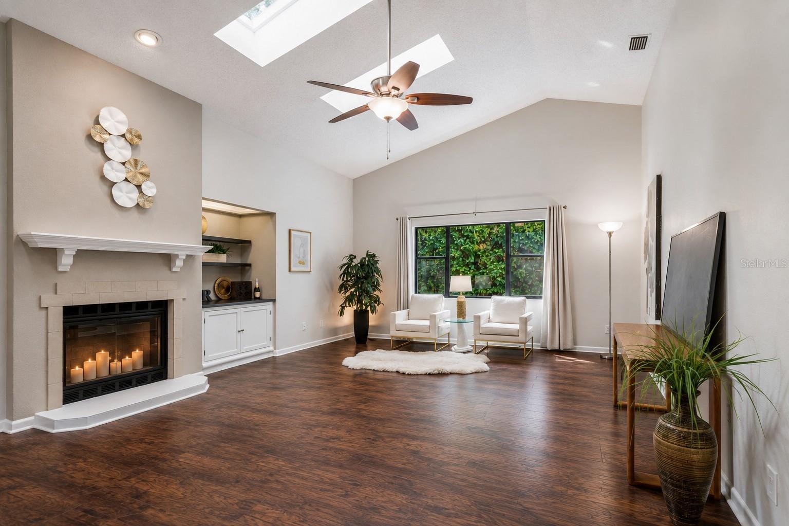 SHADOWLAKE VILLAGE AT WOODFIELD - Residential