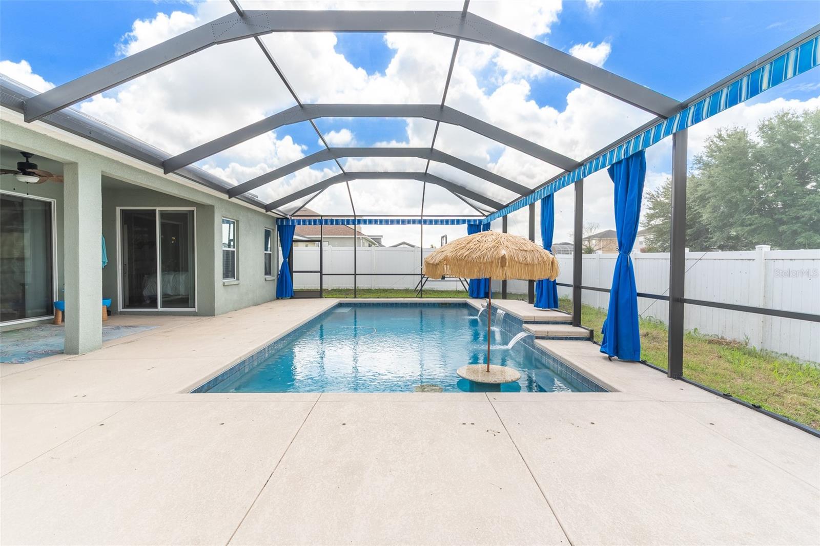 COUNTRY CLUB ESTATES - Residential