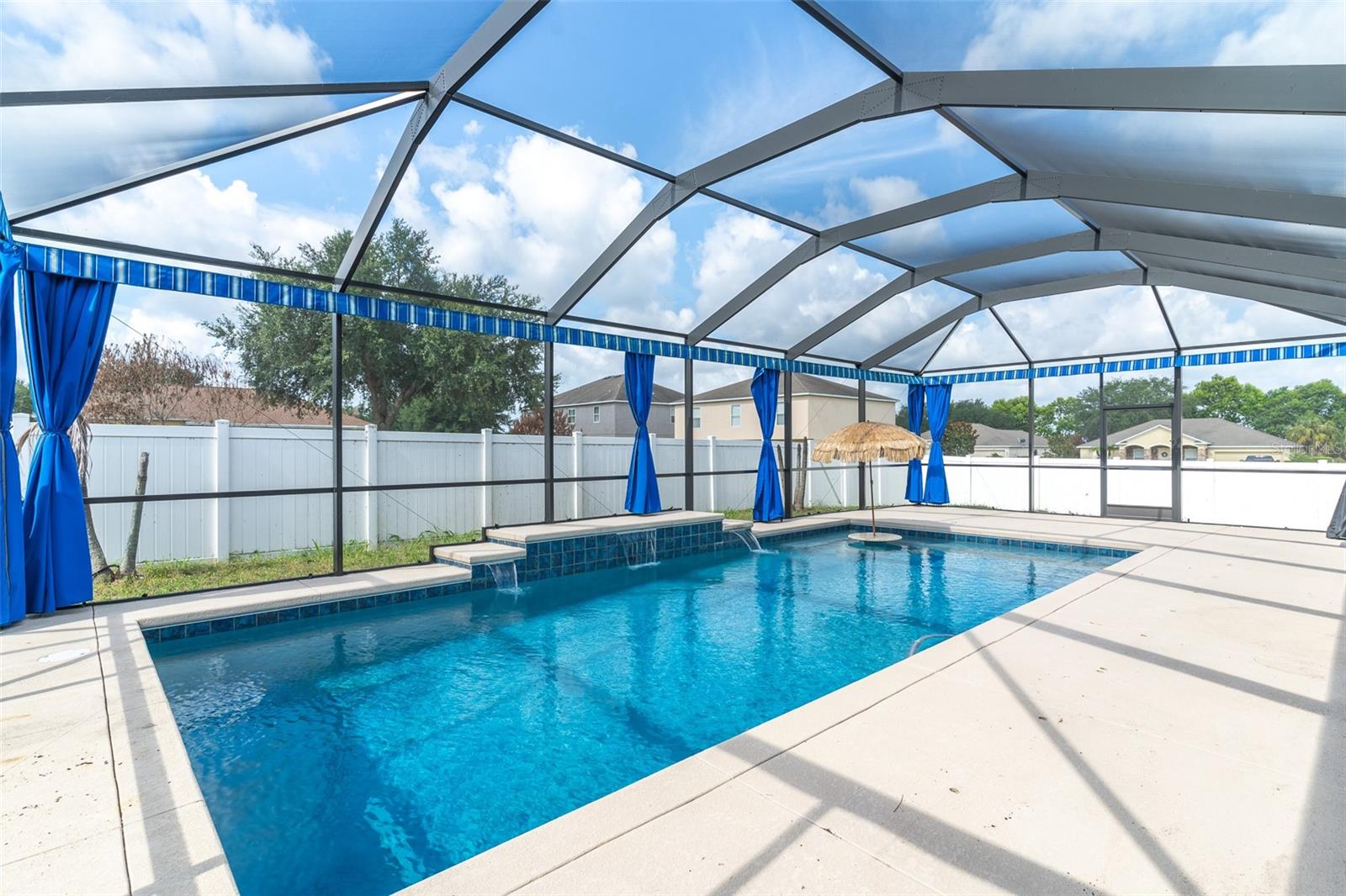 COUNTRY CLUB ESTATES - Residential