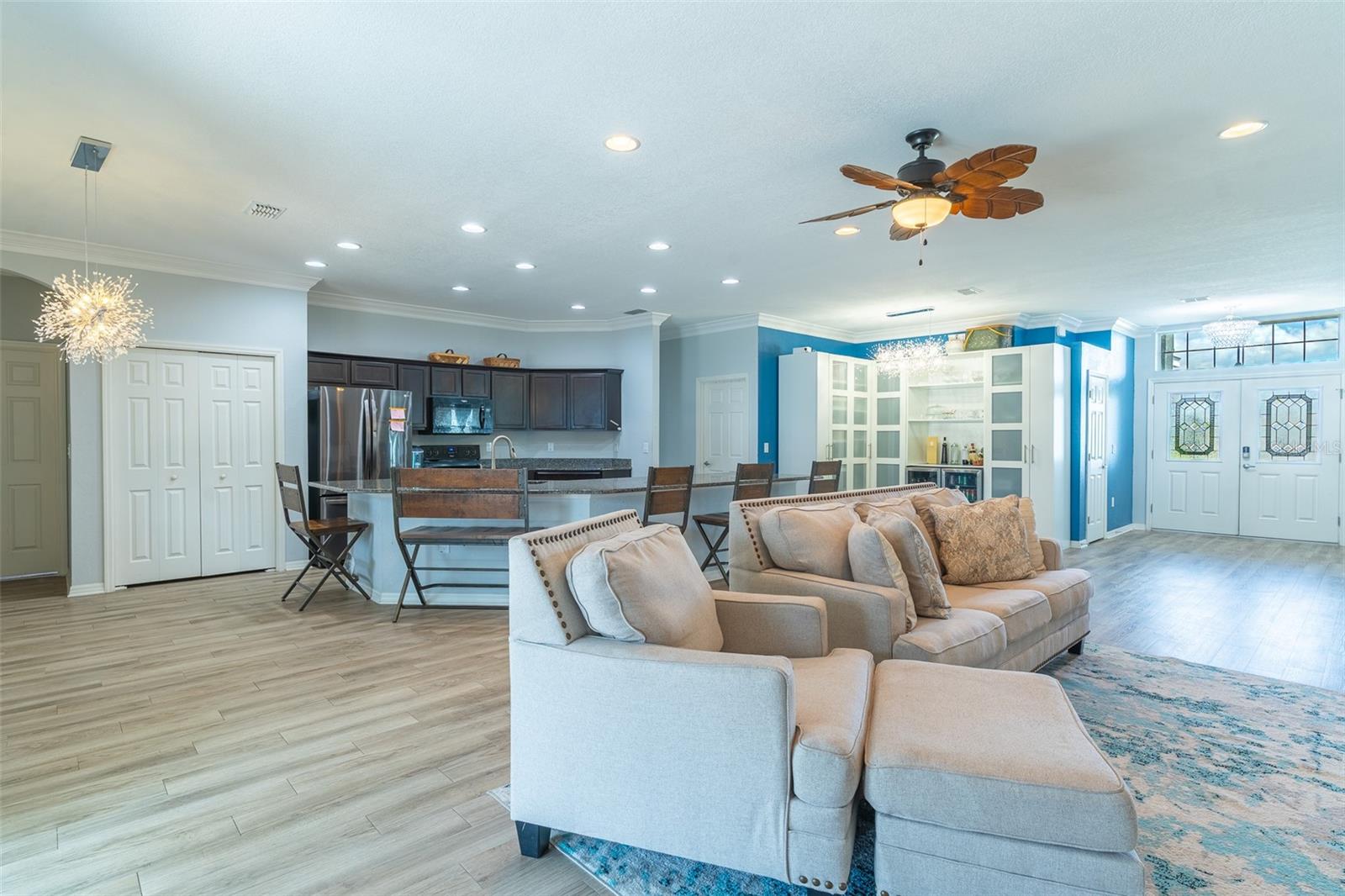COUNTRY CLUB ESTATES - Residential