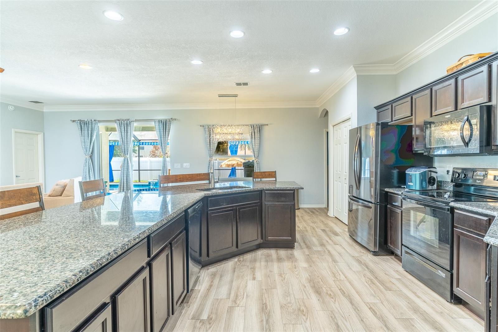 COUNTRY CLUB ESTATES - Residential