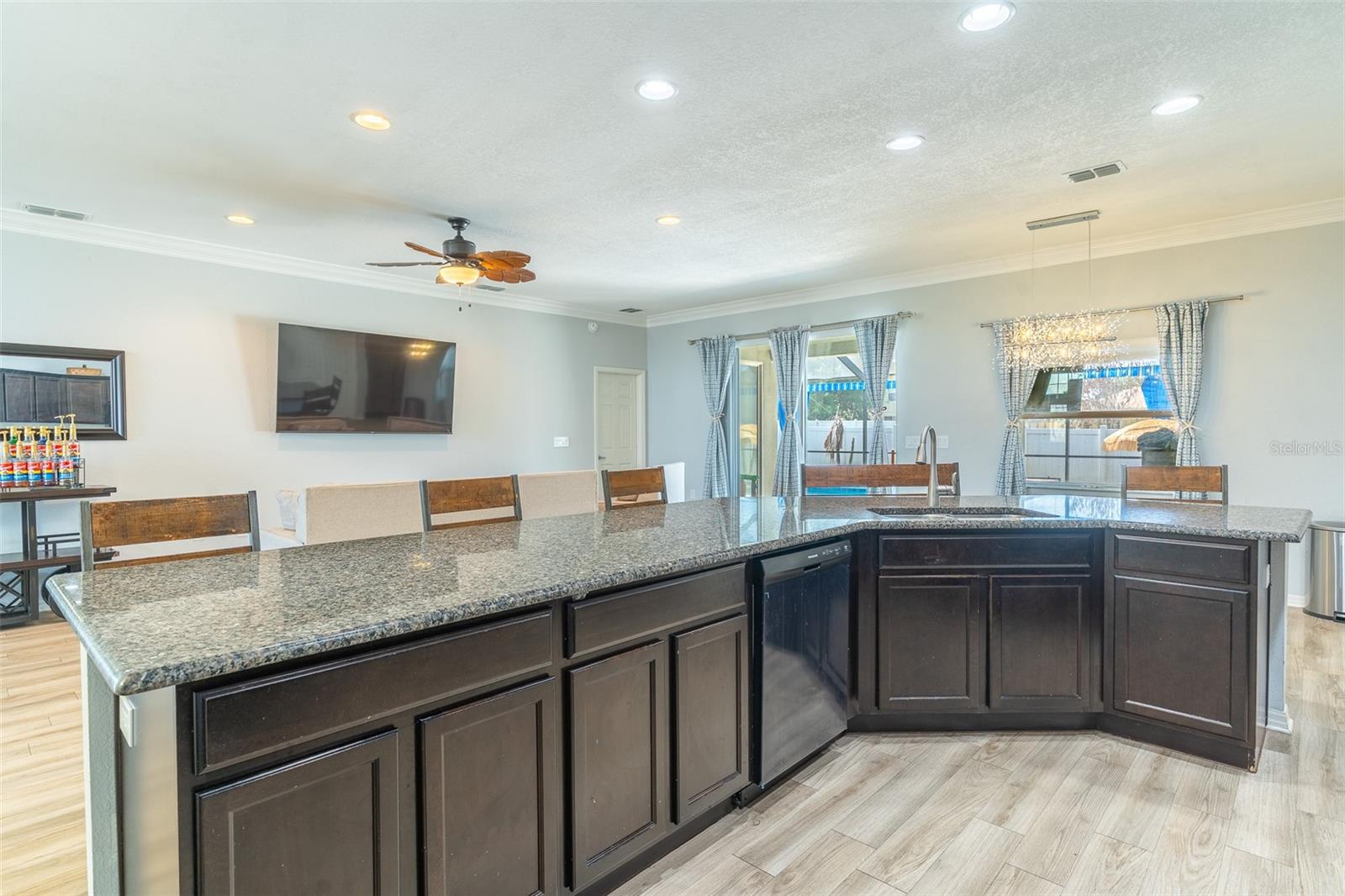 COUNTRY CLUB ESTATES - Residential