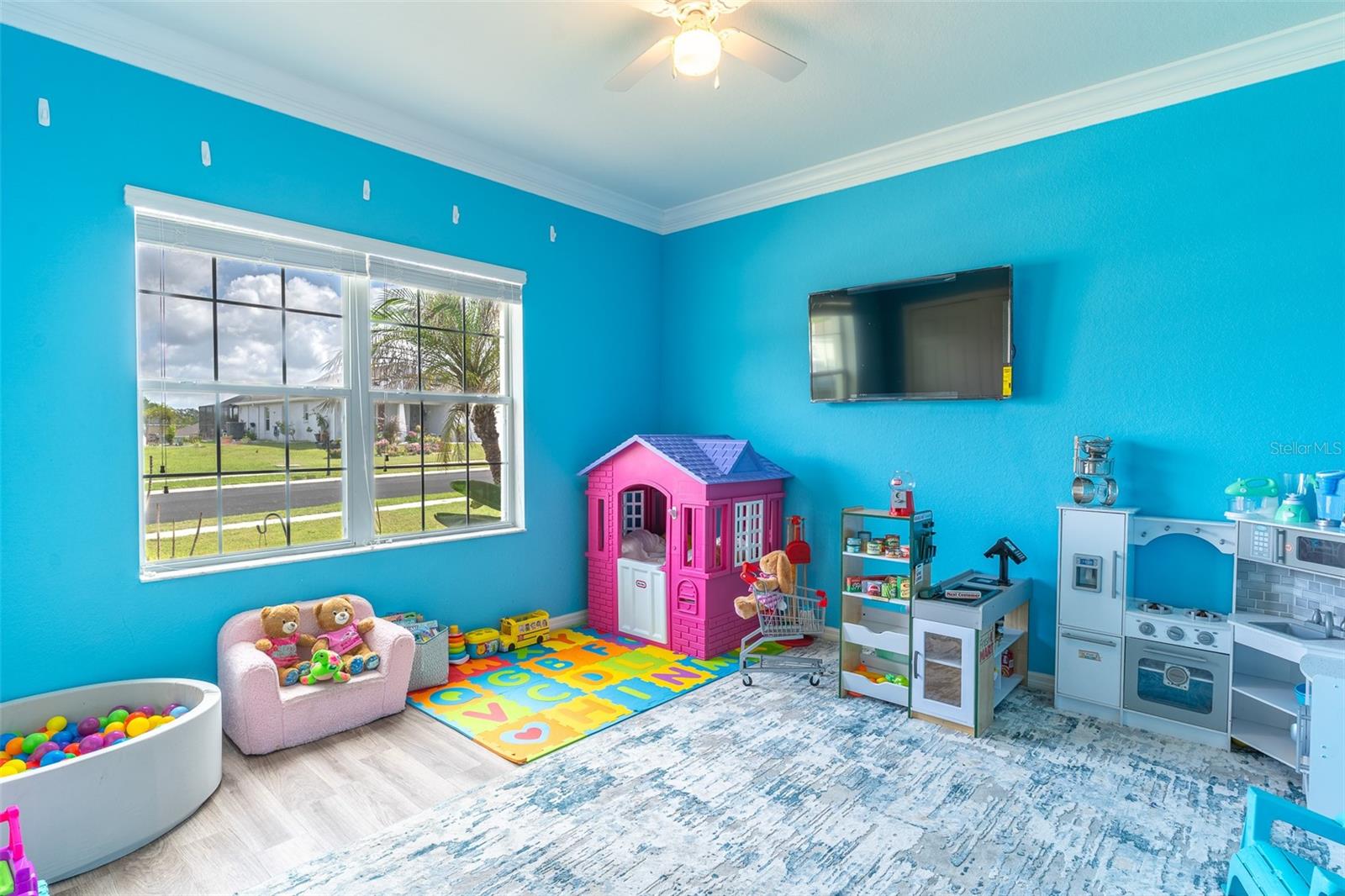 COUNTRY CLUB ESTATES - Residential