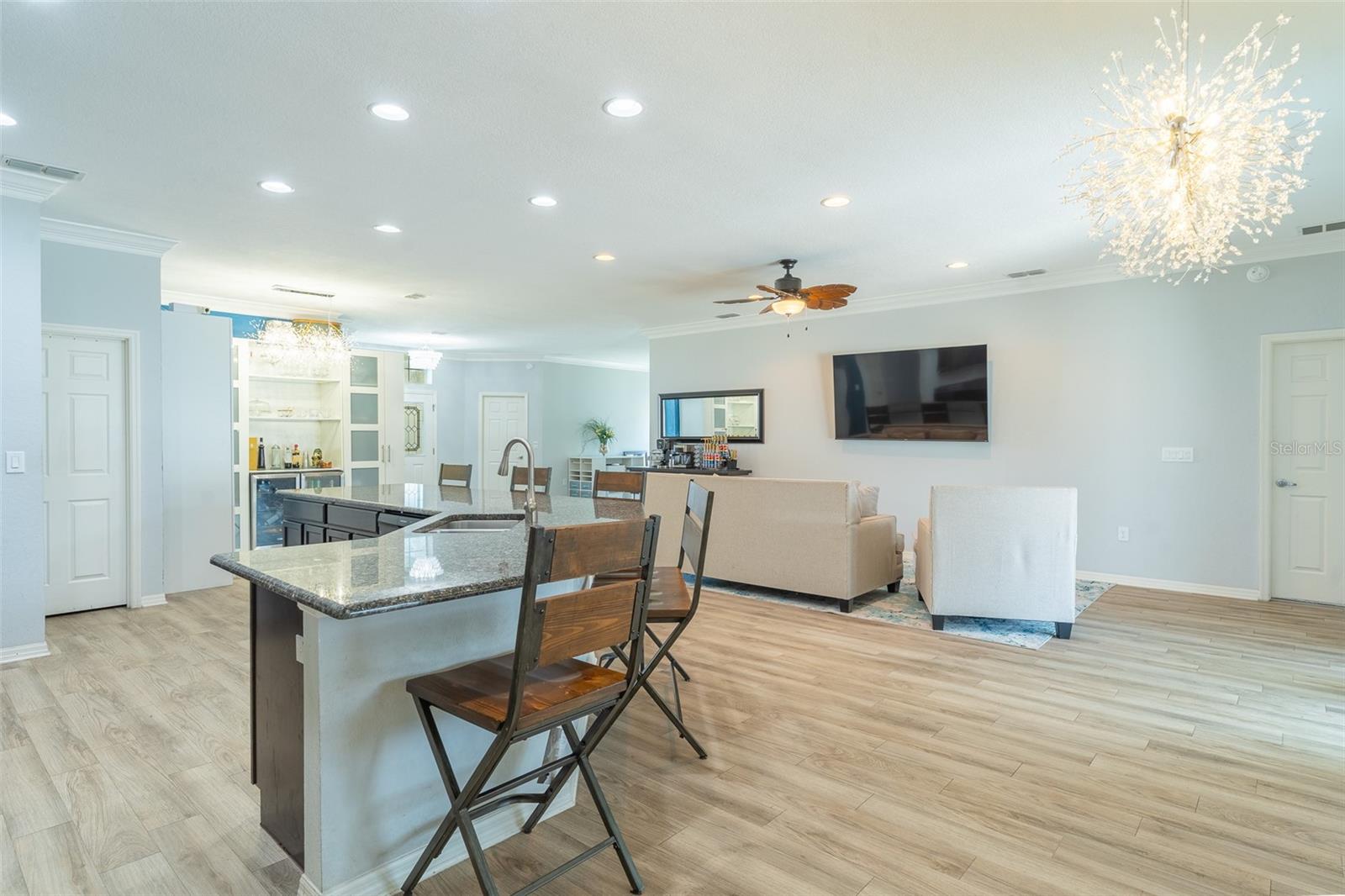 COUNTRY CLUB ESTATES - Residential