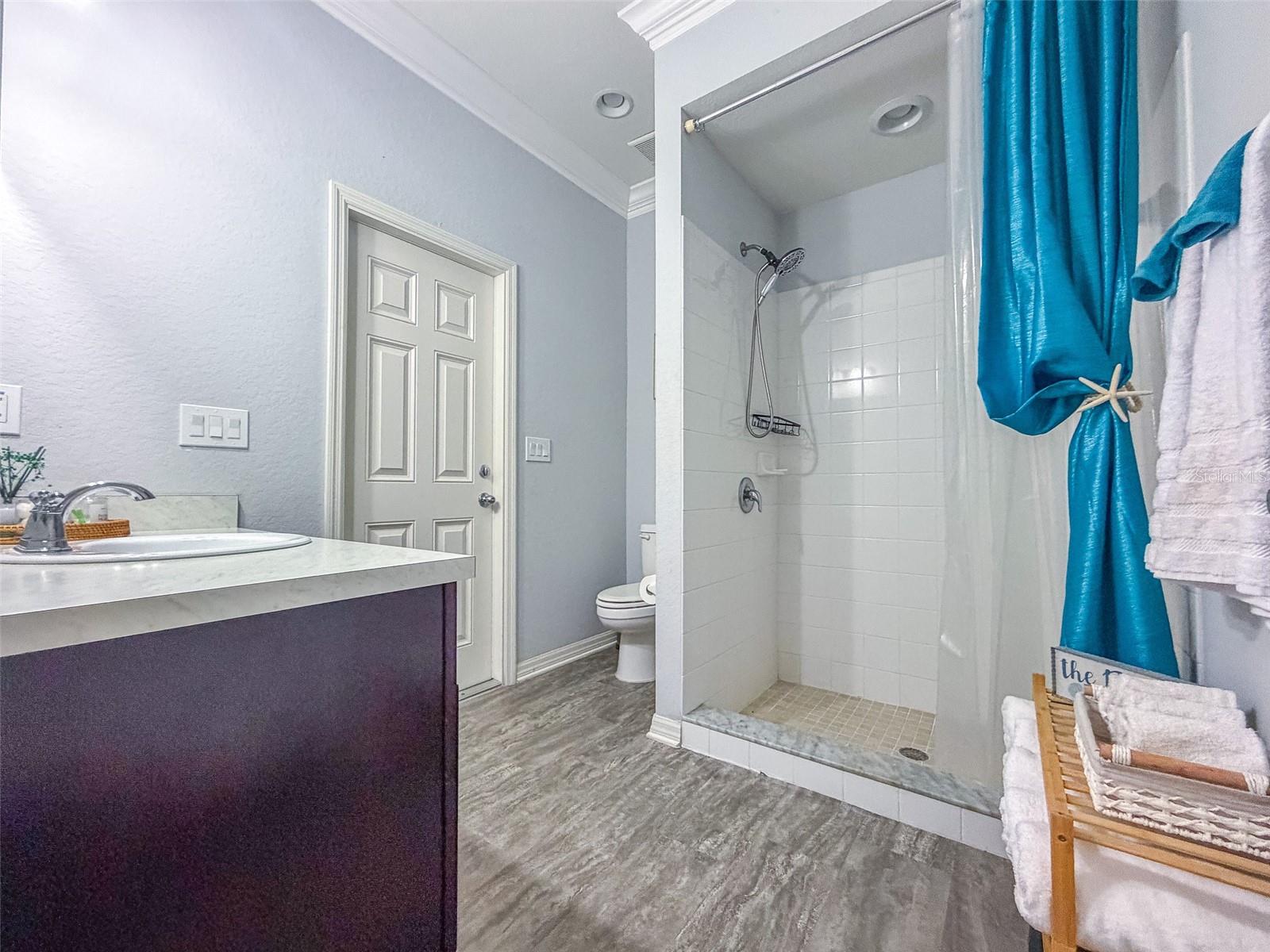 COUNTRY CLUB ESTATES - Residential