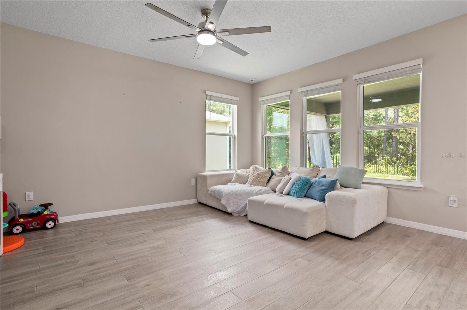 VICTORIA OAKS PH C - Residential