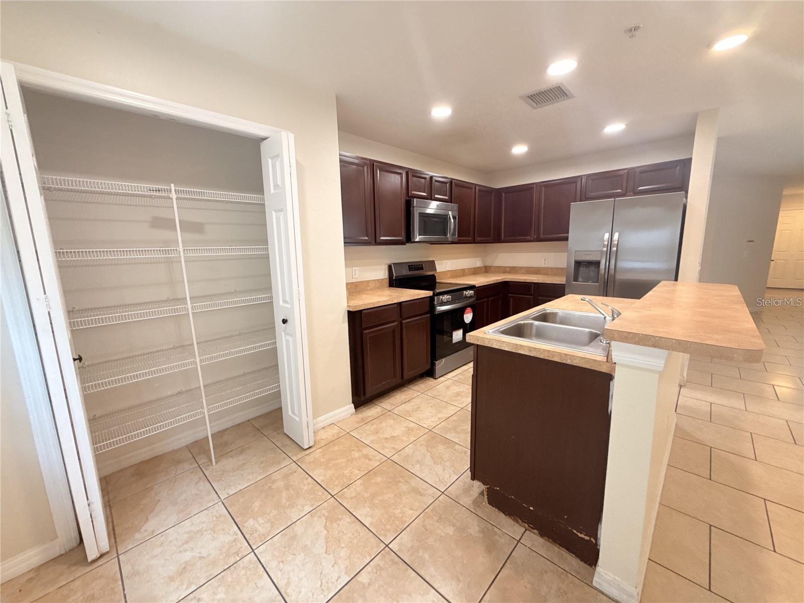 LYNWOOD/SOUTHMEADOW PH 18 - Residential Lease