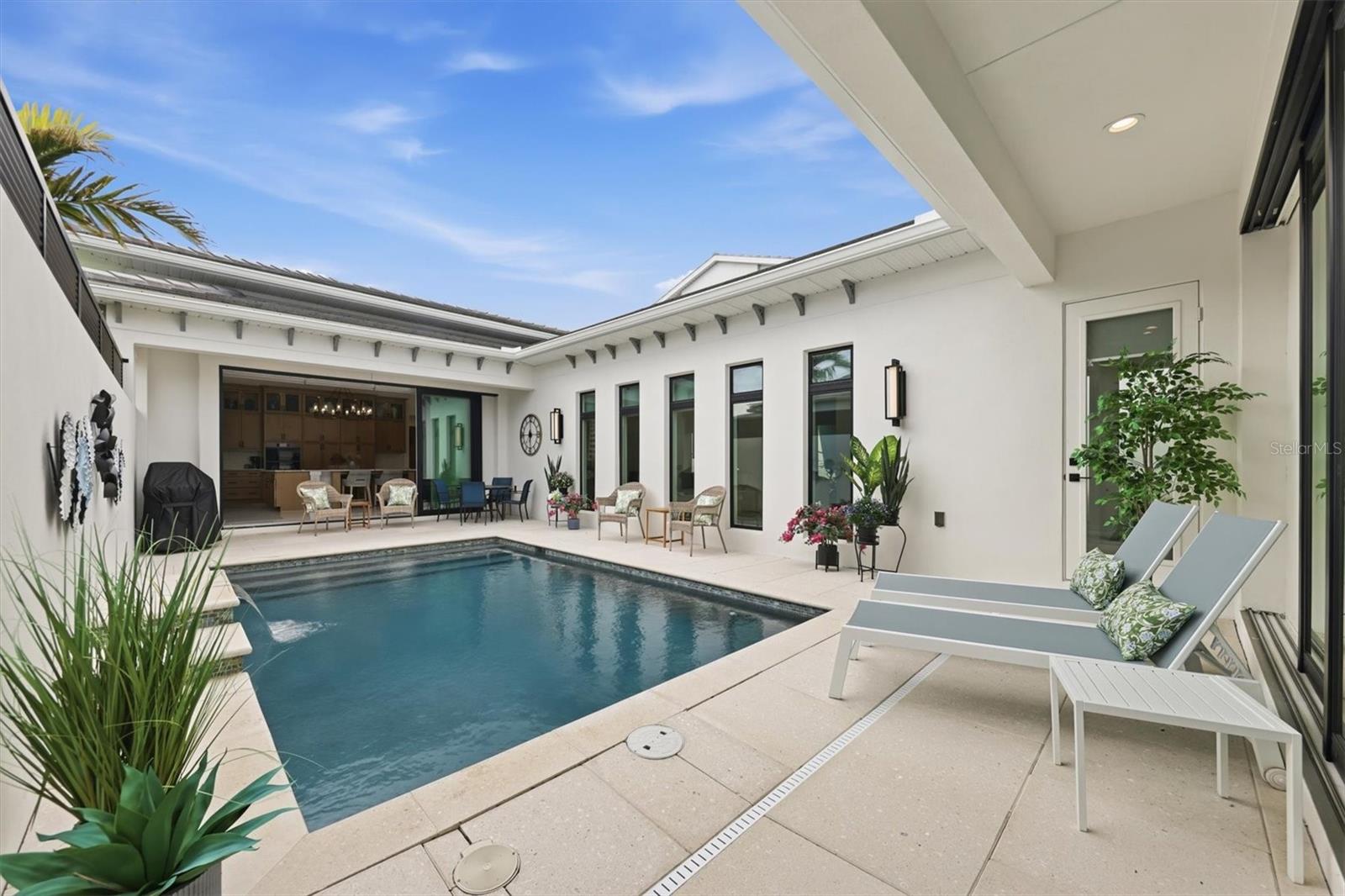 AQUA LAGOON - Residential