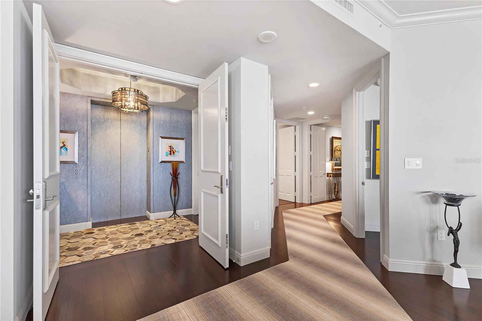 THE TOWER RESIDENCES - Residential