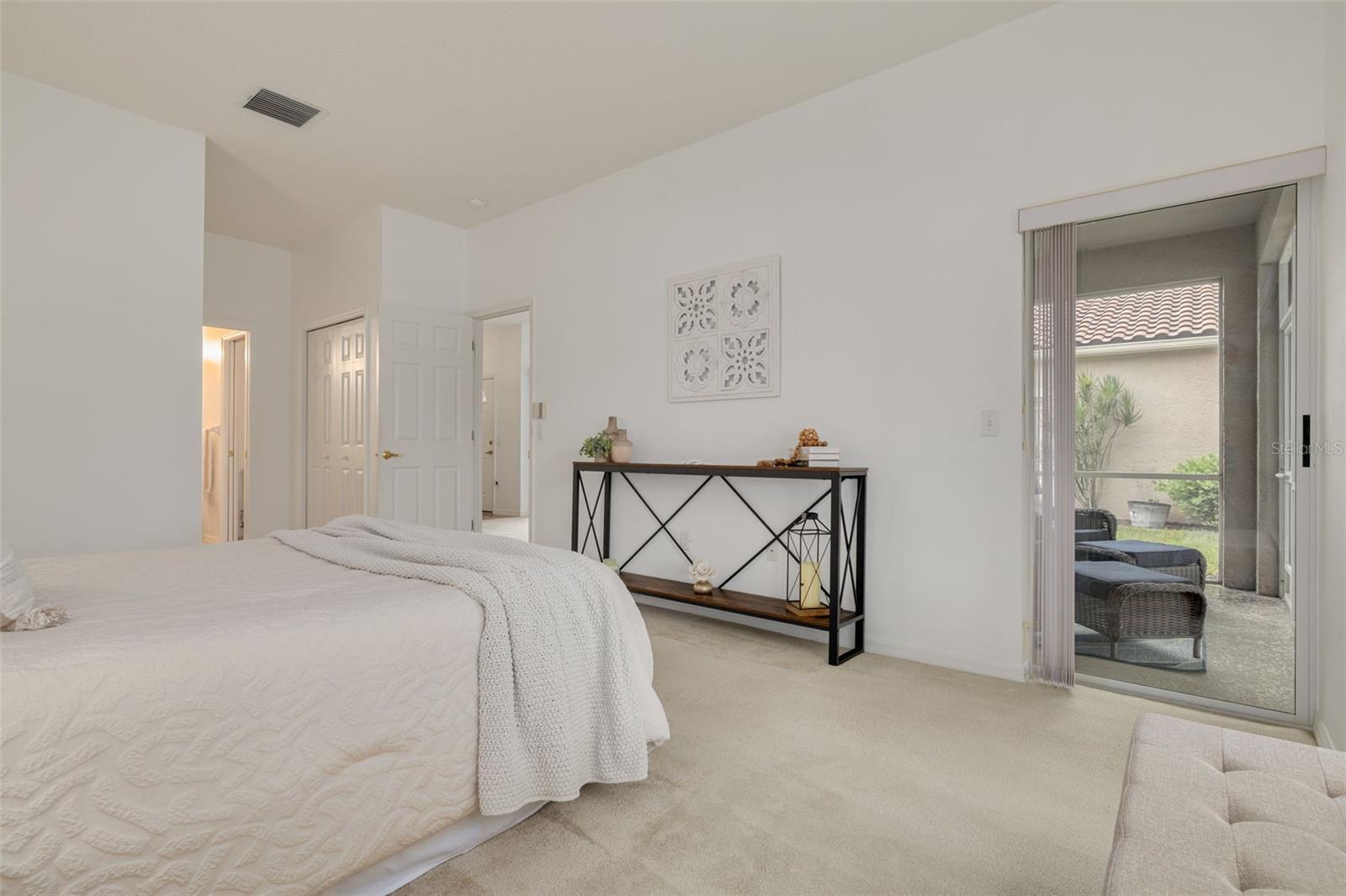 SALEM SQUARE - Residential