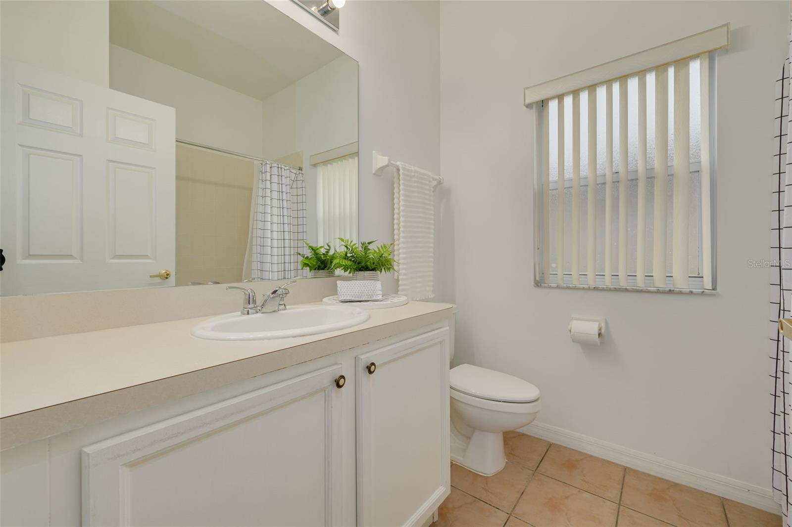 SALEM SQUARE - Residential