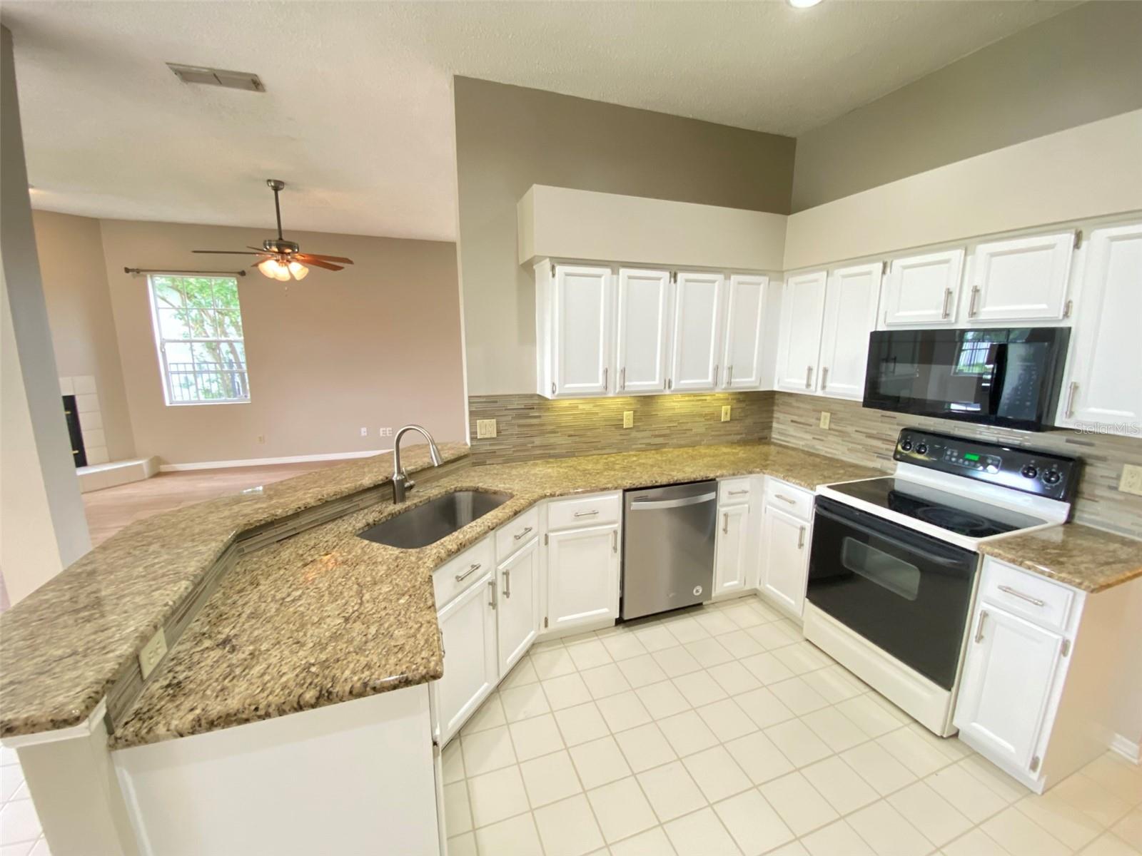 HUNTERS CREEK TR 235B PH 04 - Residential Lease