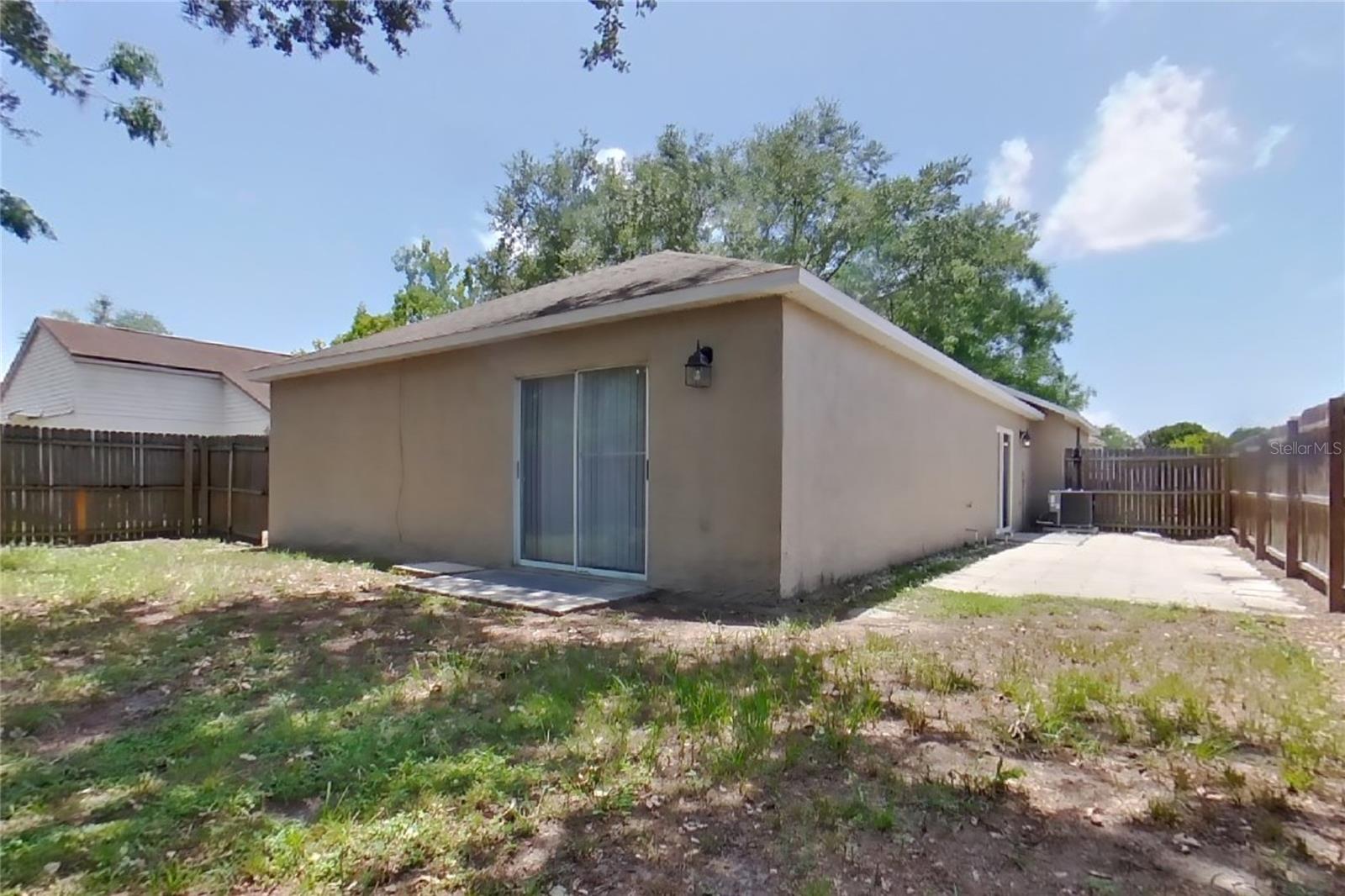 OAKS SUMMIT LAKE - Residential Lease