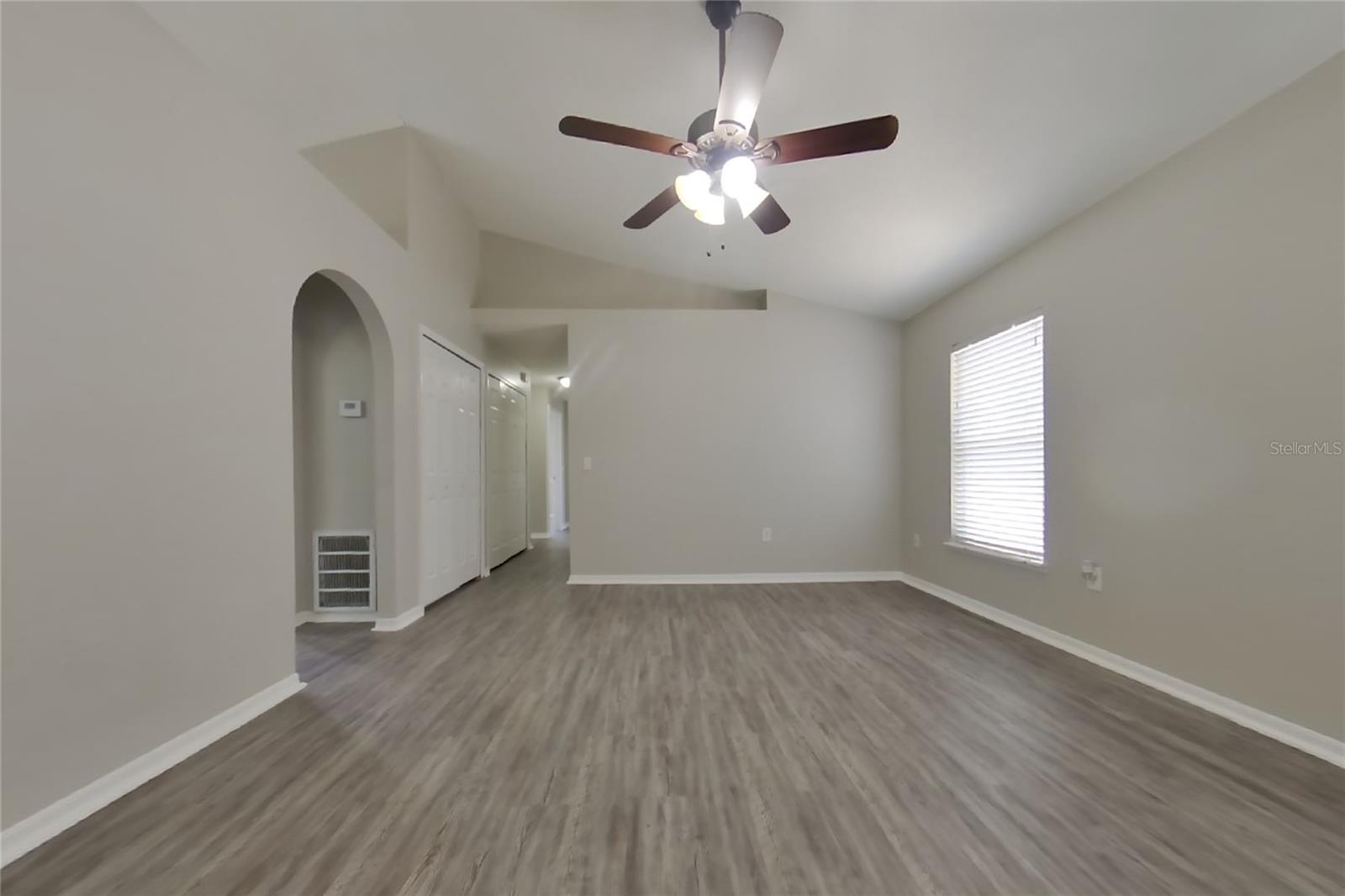 OAKS SUMMIT LAKE - Residential Lease