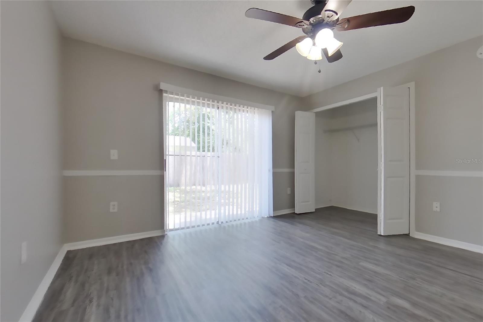 OAKS SUMMIT LAKE - Residential Lease