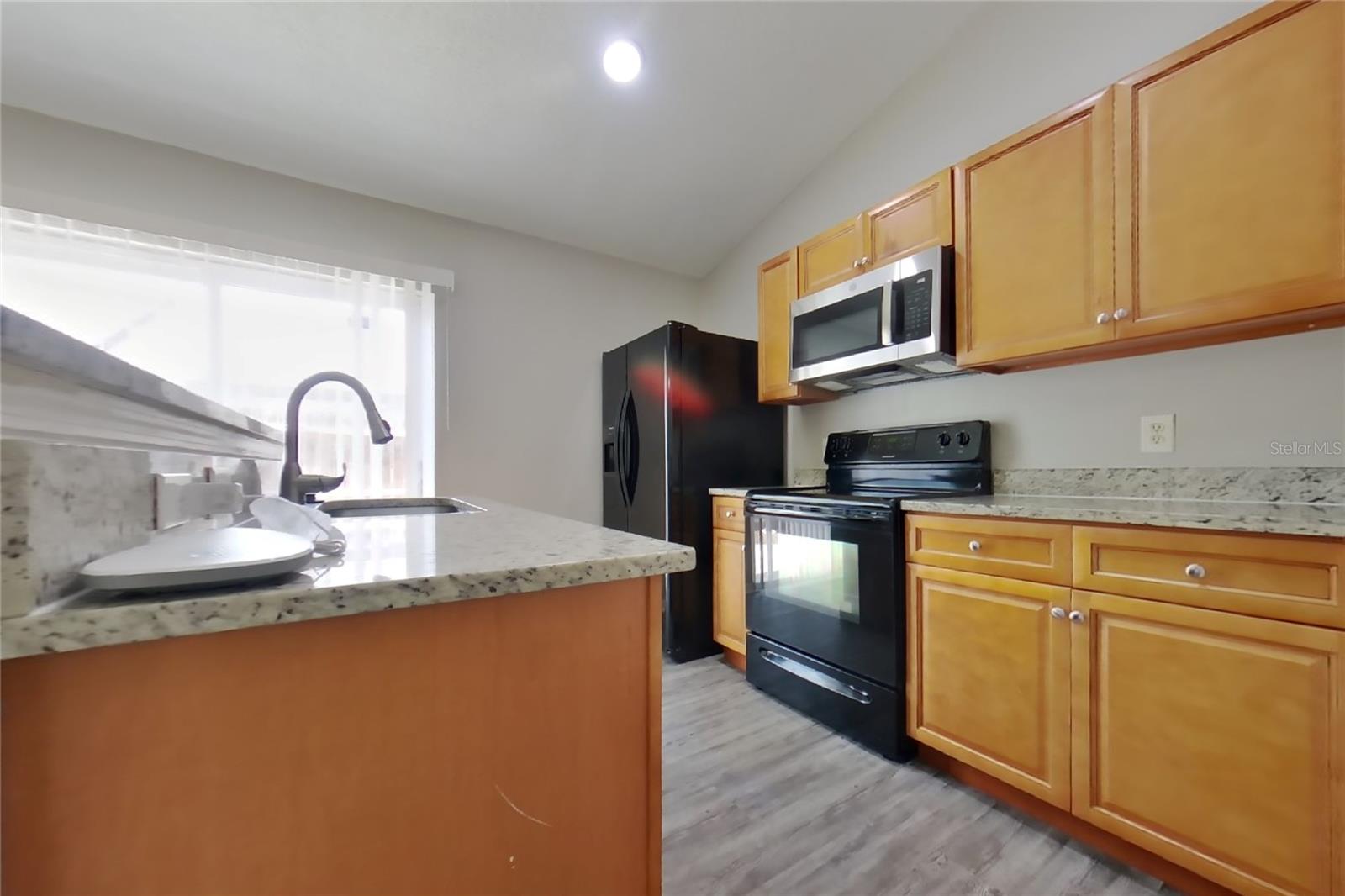 OAKS SUMMIT LAKE - Residential Lease