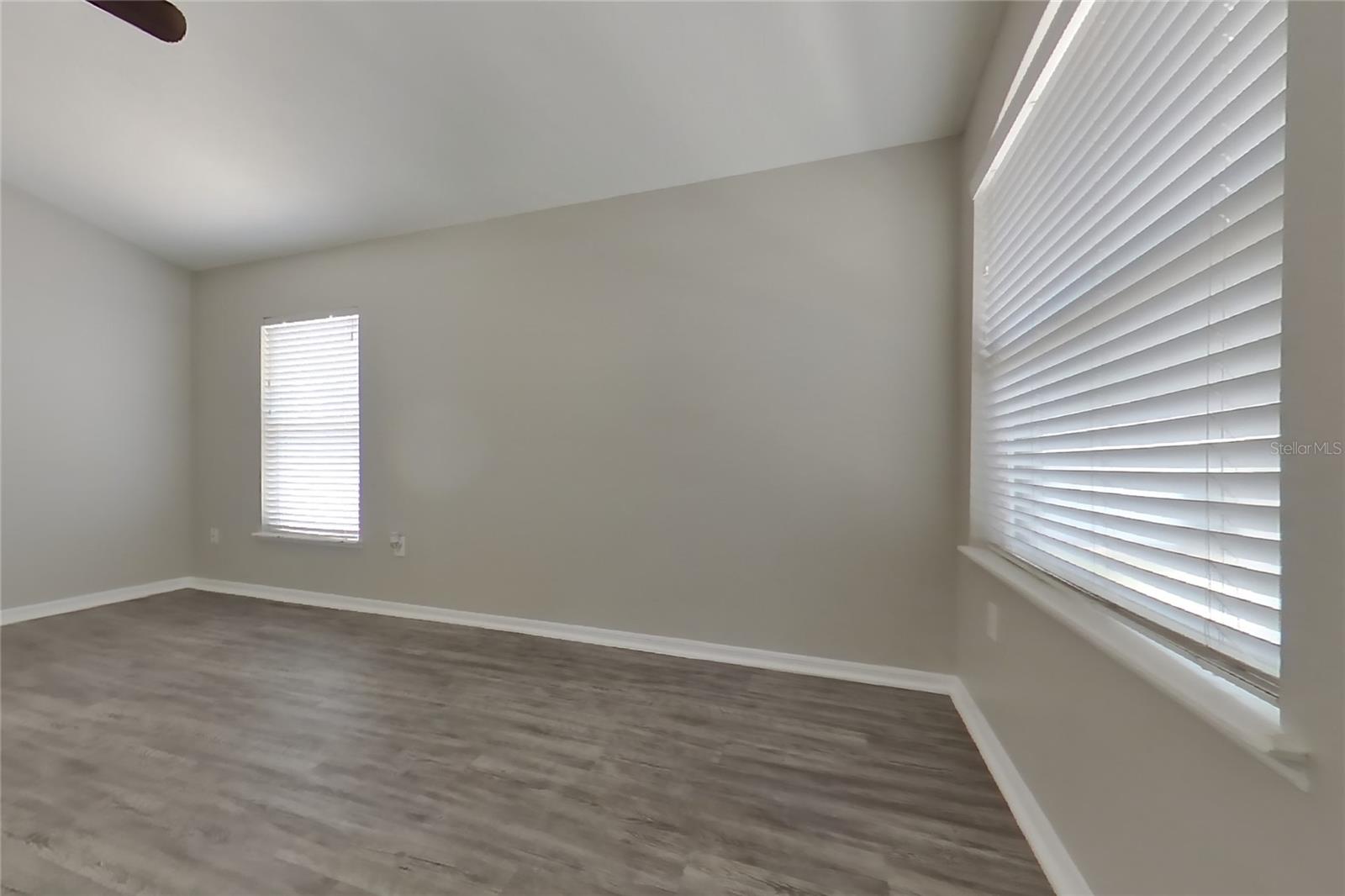 OAKS SUMMIT LAKE - Residential Lease