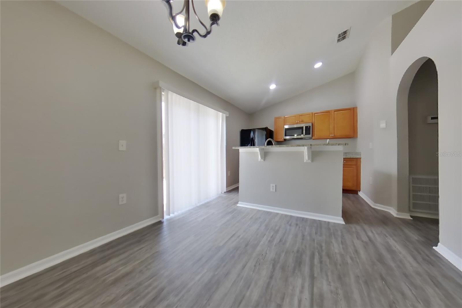 OAKS SUMMIT LAKE - Residential Lease