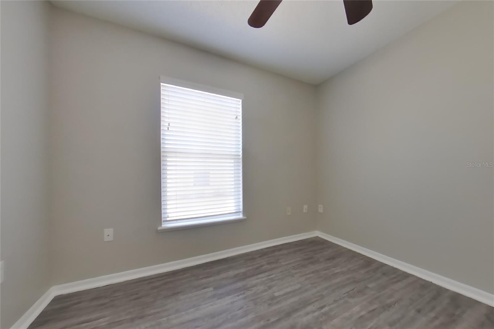 OAKS SUMMIT LAKE - Residential Lease