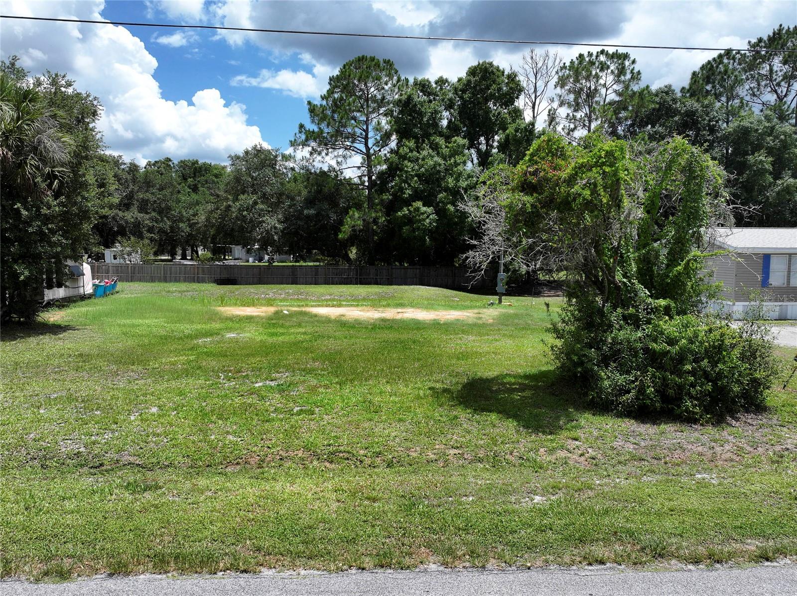 HERNDON WOODS - Land
