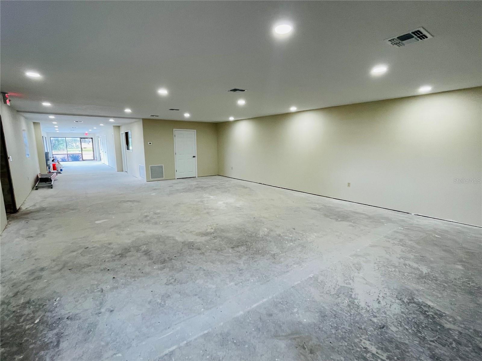 FLORIDA LAND & IMPROV CO ADD - Commercial Lease